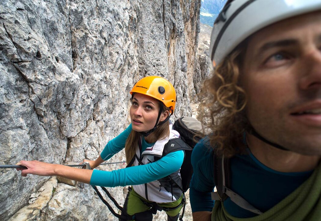 2 Personen auf Klettersteig